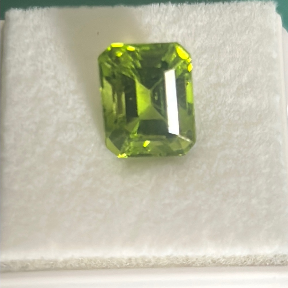 Radiant New Peridot August Birthstone Loose  Gemstone 10 x 8mm Emerald Cut